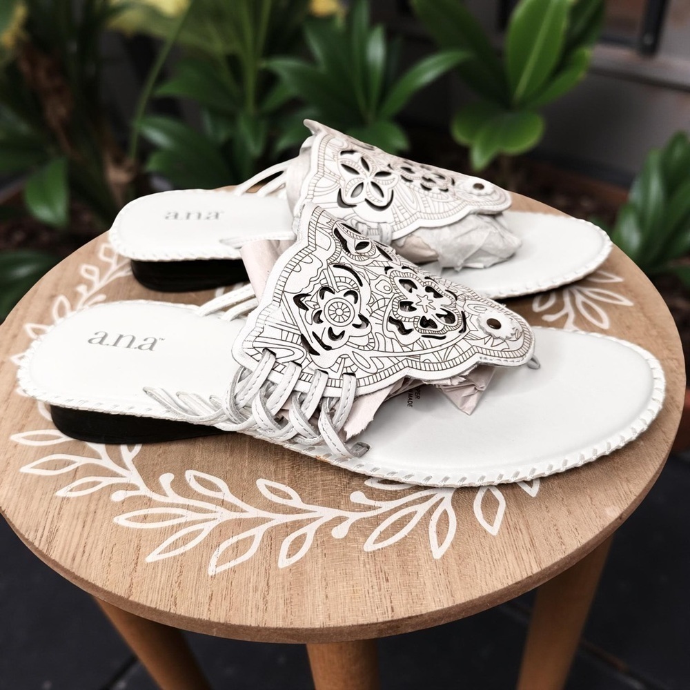 ANA NWOT, Genuine leather, western,whip stitch,cut outs,white,sandal,SZ 10